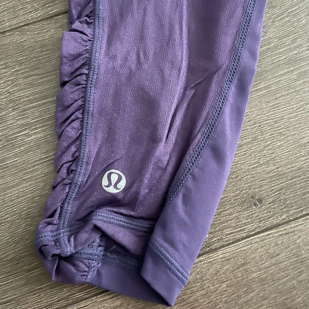 Lululemon Run: In The Sun Crop sz. 2 - Picture 6 of 9